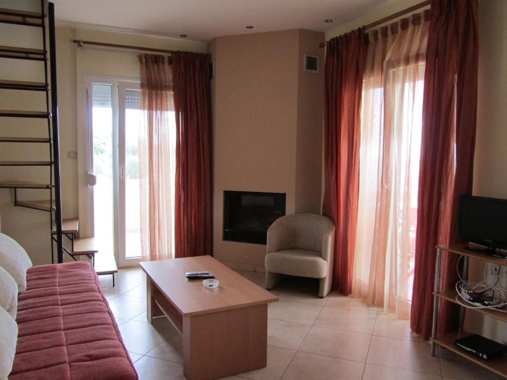 Monopetro Apartment Metamorfosi  Bilik gambar